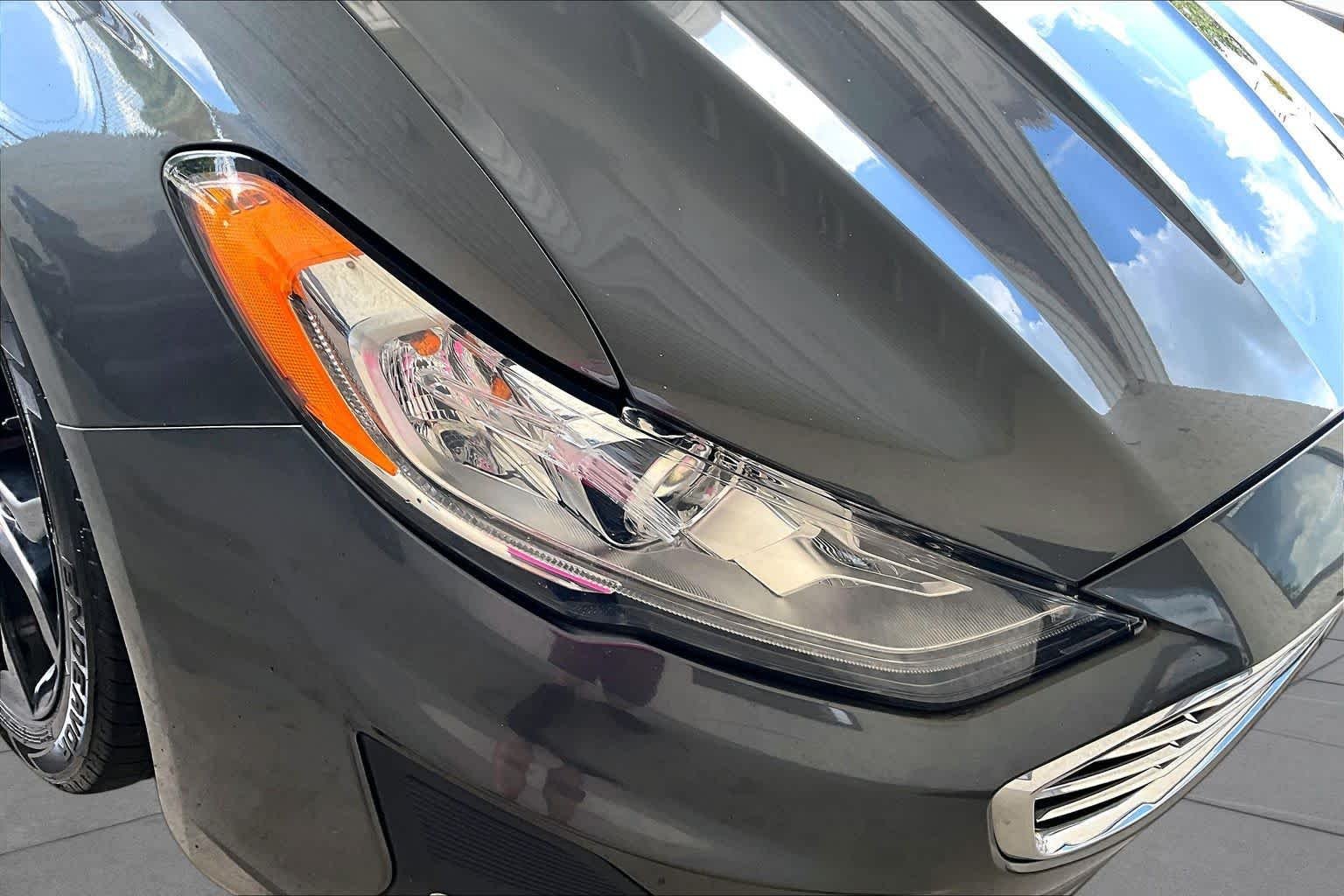 Used 2019 Magnetic Metallic Ford SE image 25
