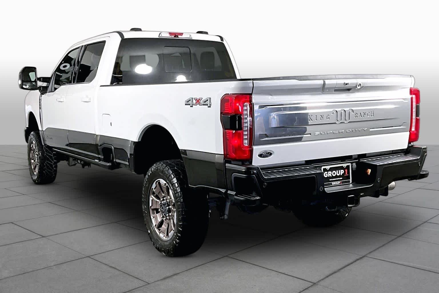 Used 2024 Star White Metallic Tri-Coat/Darkened Bronze Ford King Ranch image 11