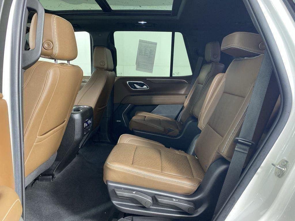 Used 2022 Pearl Chevrolet High Country image 28