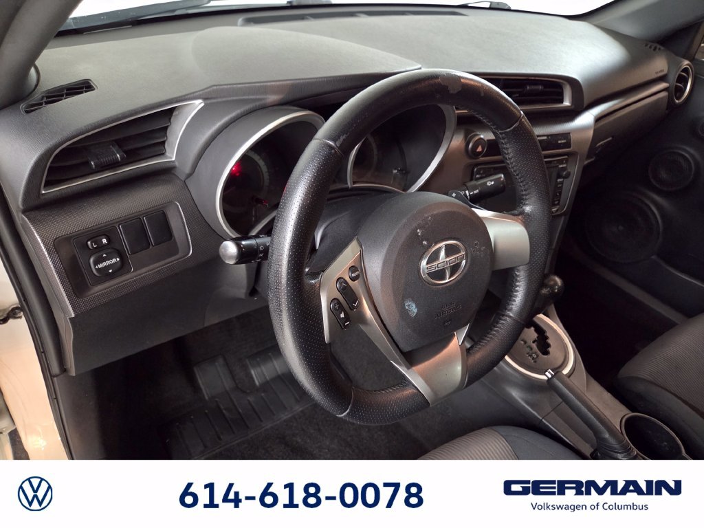Used 2015 White Scion Base image 18
