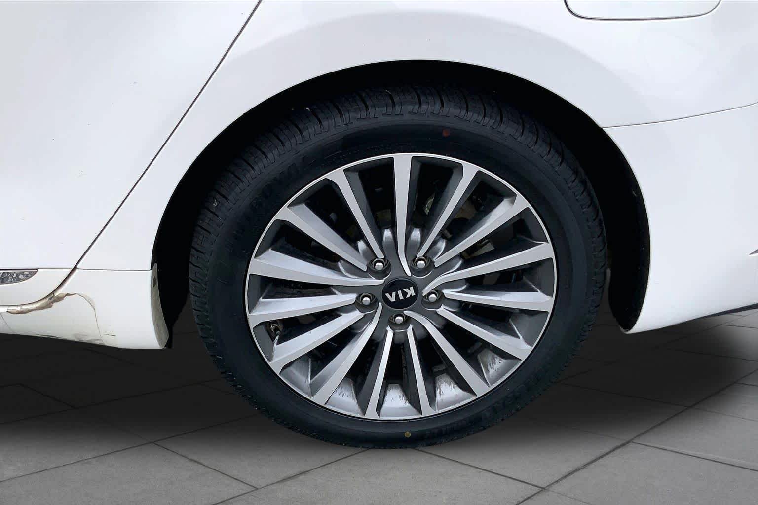 Used 2017 Snow White Pearl Kia Premium image 10