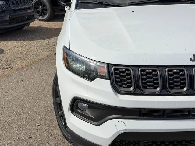 New 2026 Bright White Clear-Coat Exterior Paint Jeep Latitude image 5