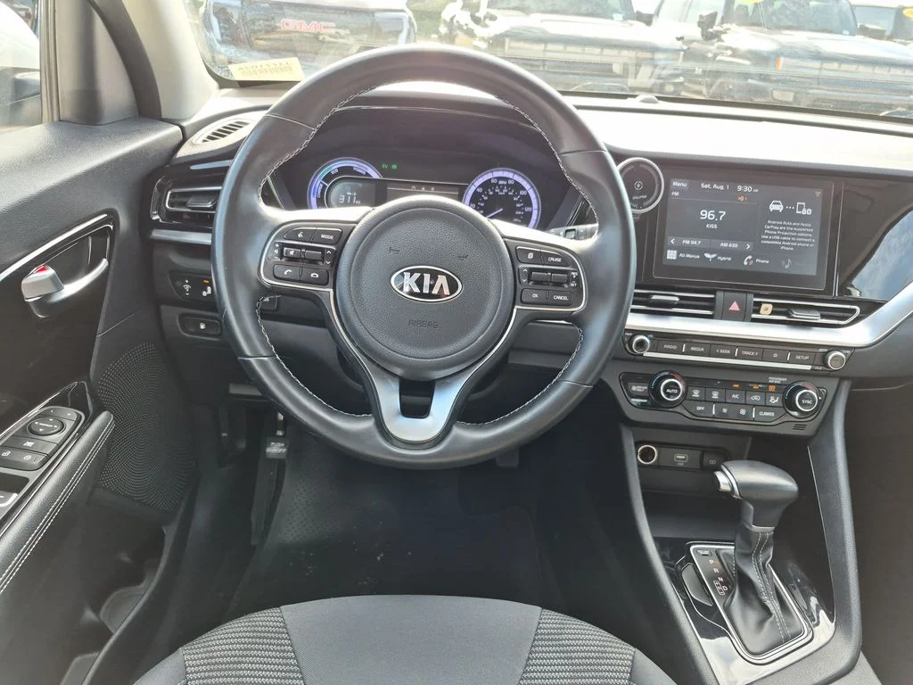 Used 2020 White Kia LXS image 30