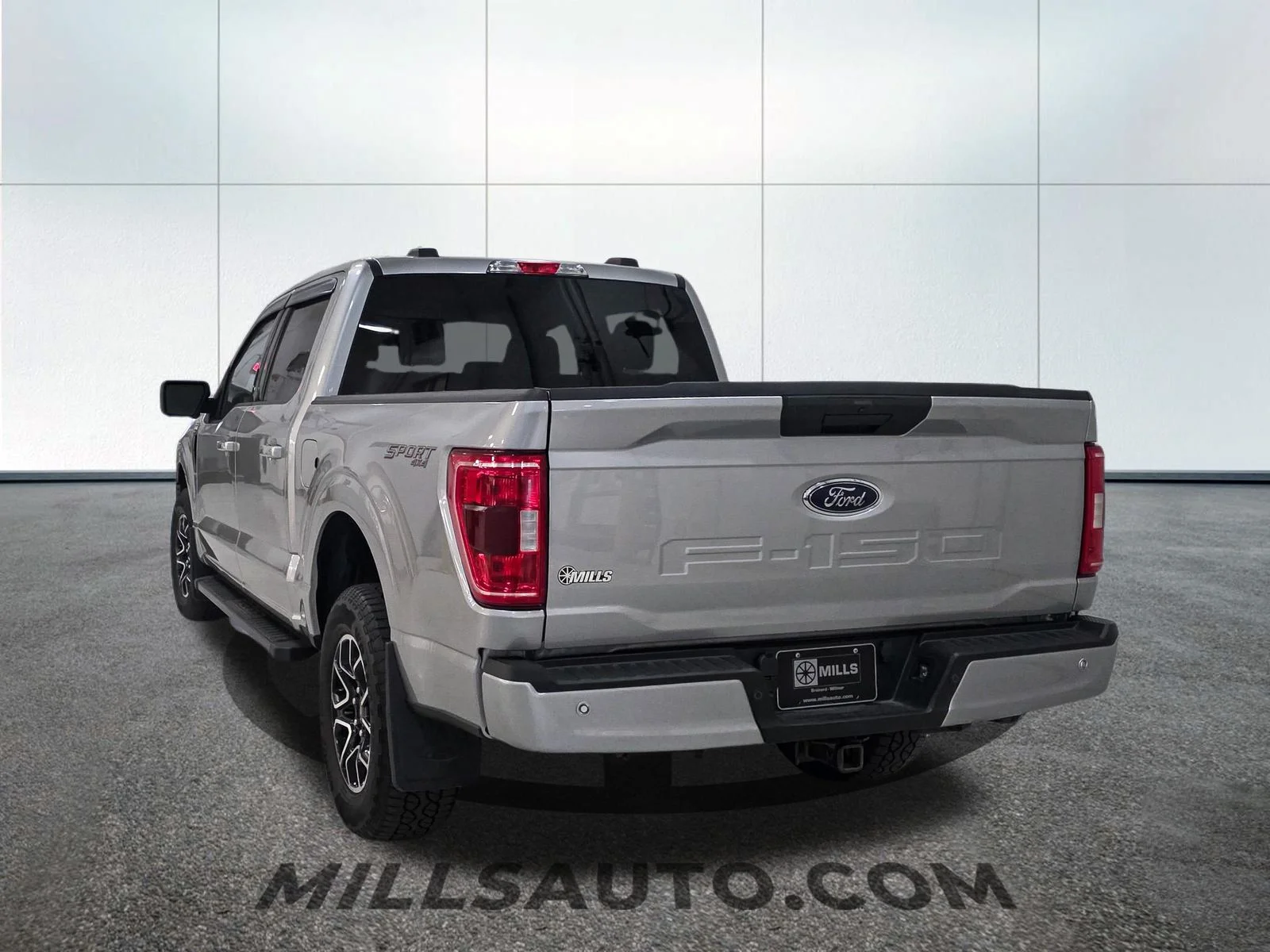 Used 2022 Silver Ford XLT image 5