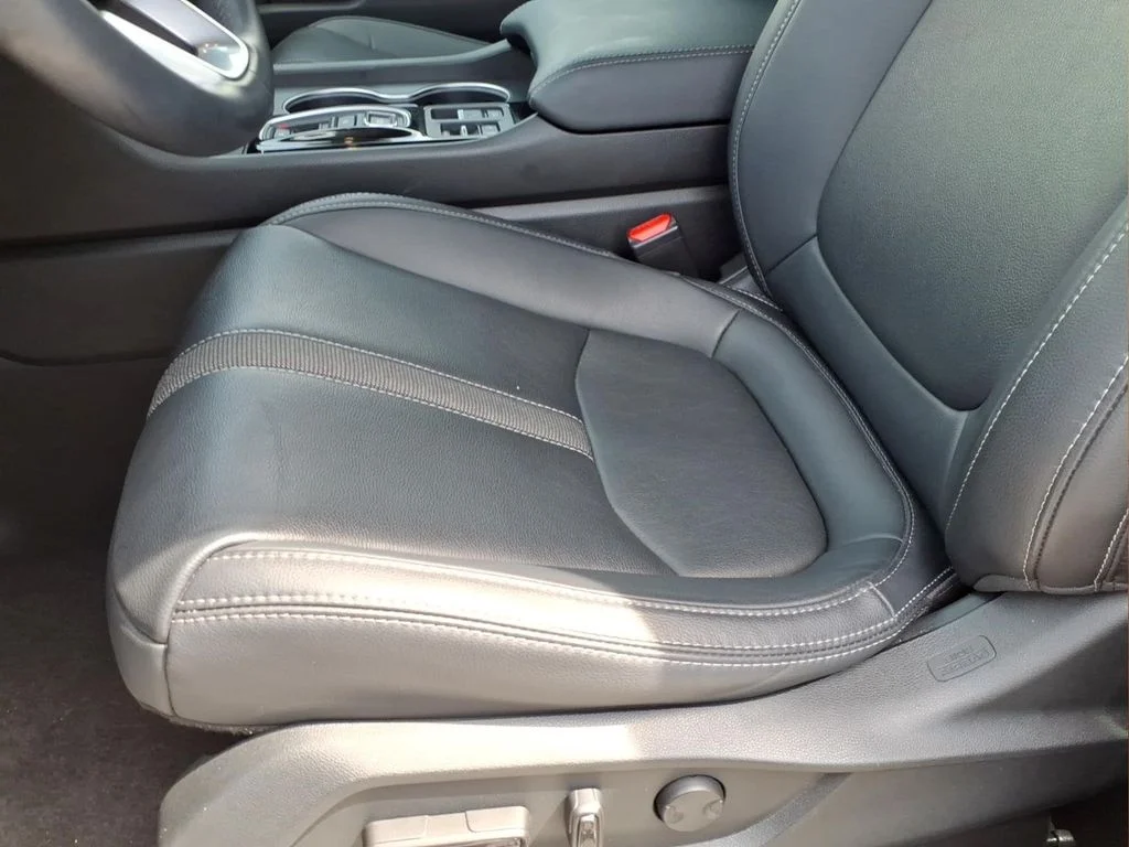 Used 2023 White Honda Touring image 15