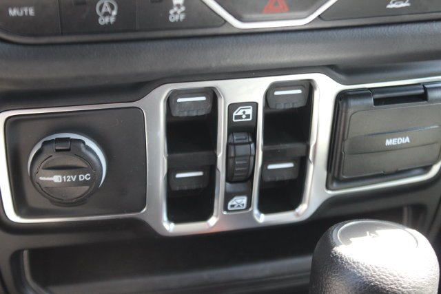 Used 2025 Gray Jeep Sahara image 10