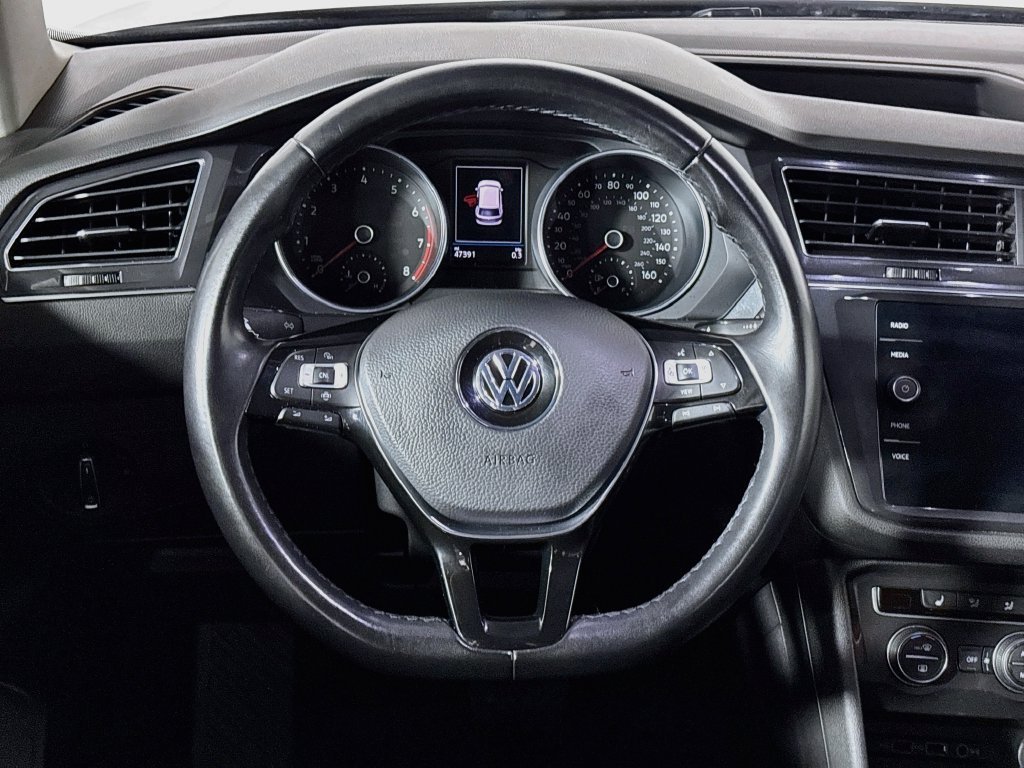 Used 2019 Deep Black Volkswagen 2.0T SE image 13