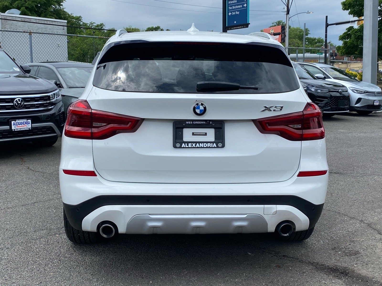Used 2018 White BMW xDrive30i image 3
