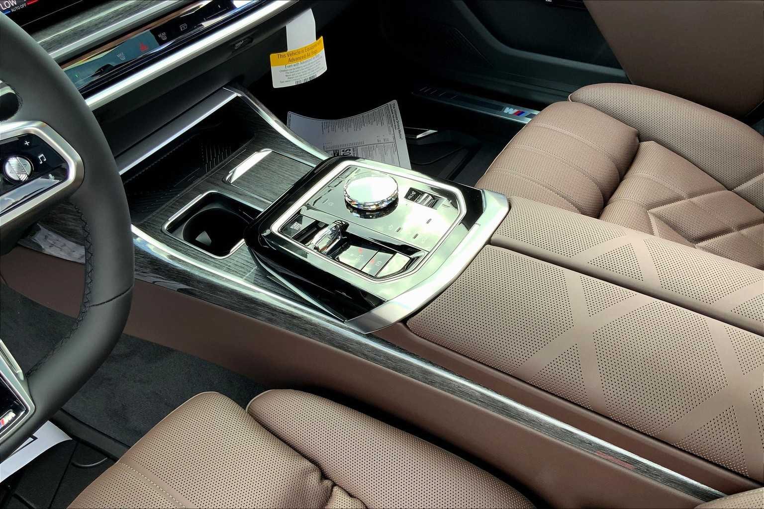 2025 BMW 7 Series 760i - Photo 7