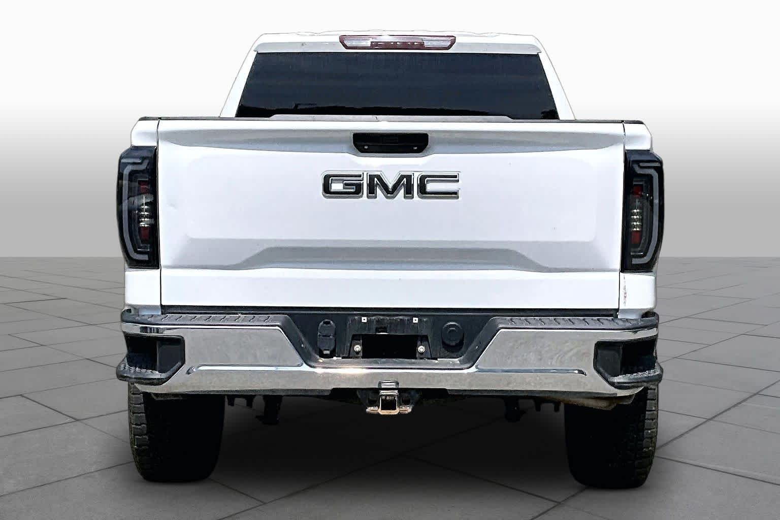 Used 2021 Summit White GMC  image 5