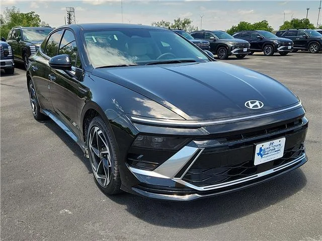 New 2026 Abyss Black Hyundai SEL Sport image 6