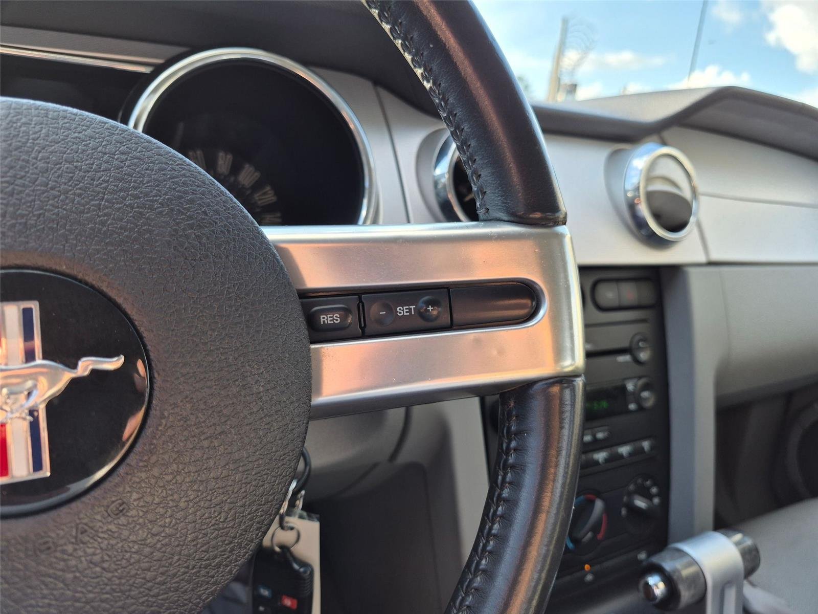 Used 2006  Ford GT Deluxe image 16