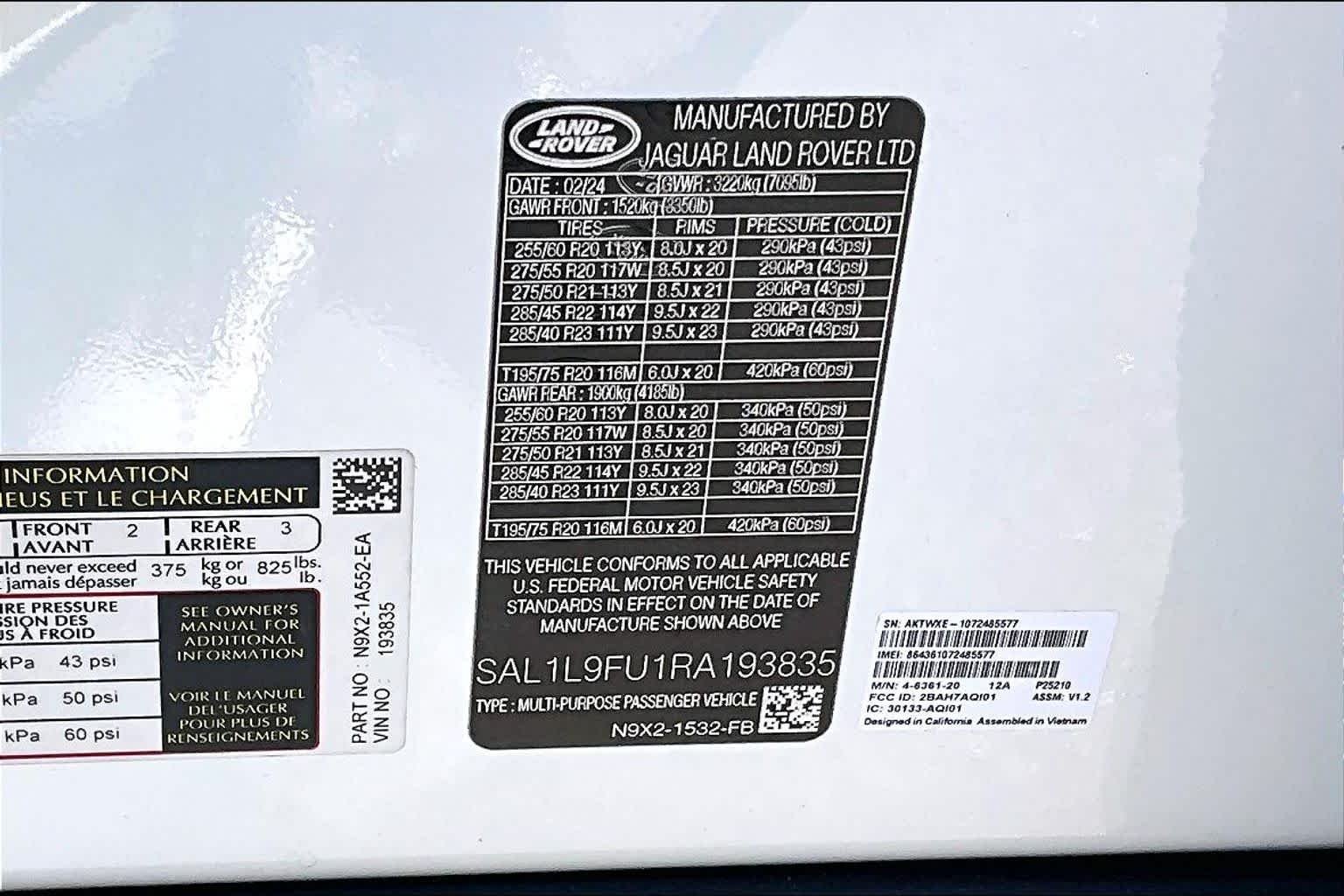 Used 2024 Fuji White Land Rover Dynamic SE image 34