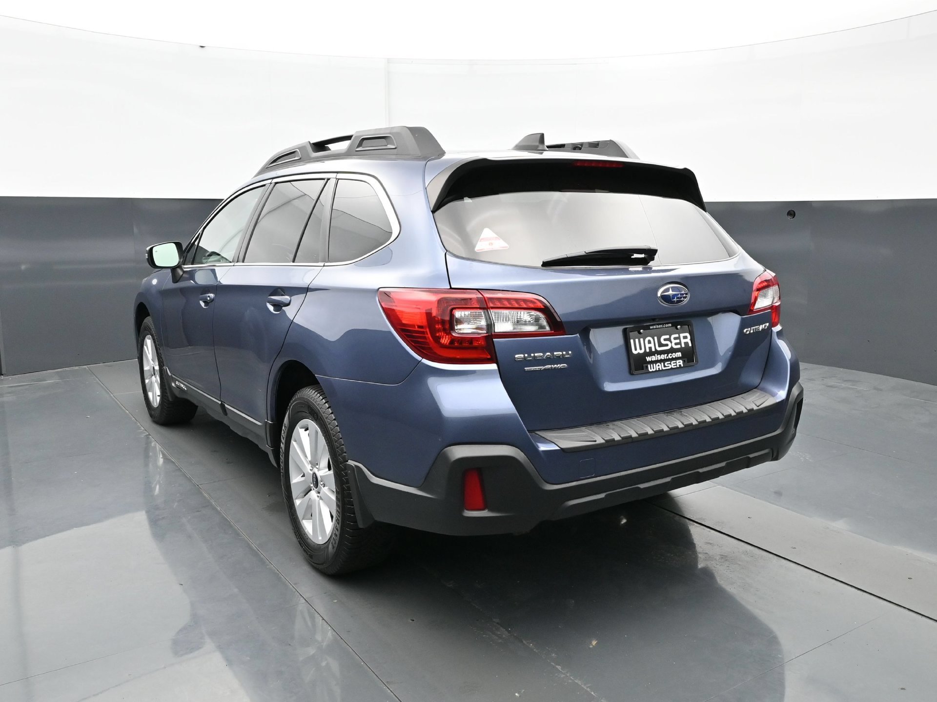 Used 2018 Twilight Blue Metallic Subaru 2.5i Premium image 4