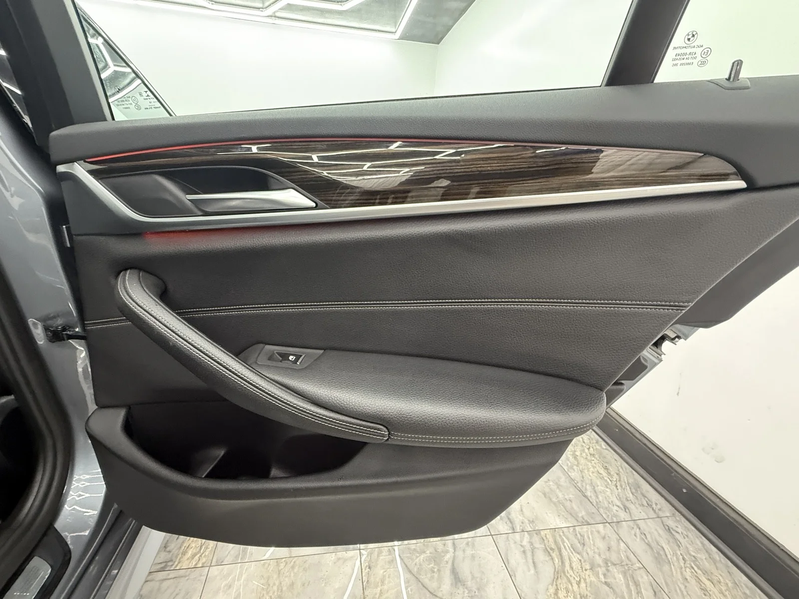 Used 2018 Bluestone Metallic BMW 530e xDrive iPerformance image 41
