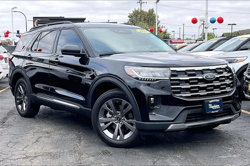 Used 2025 Black Metallic Ford Active image 32
