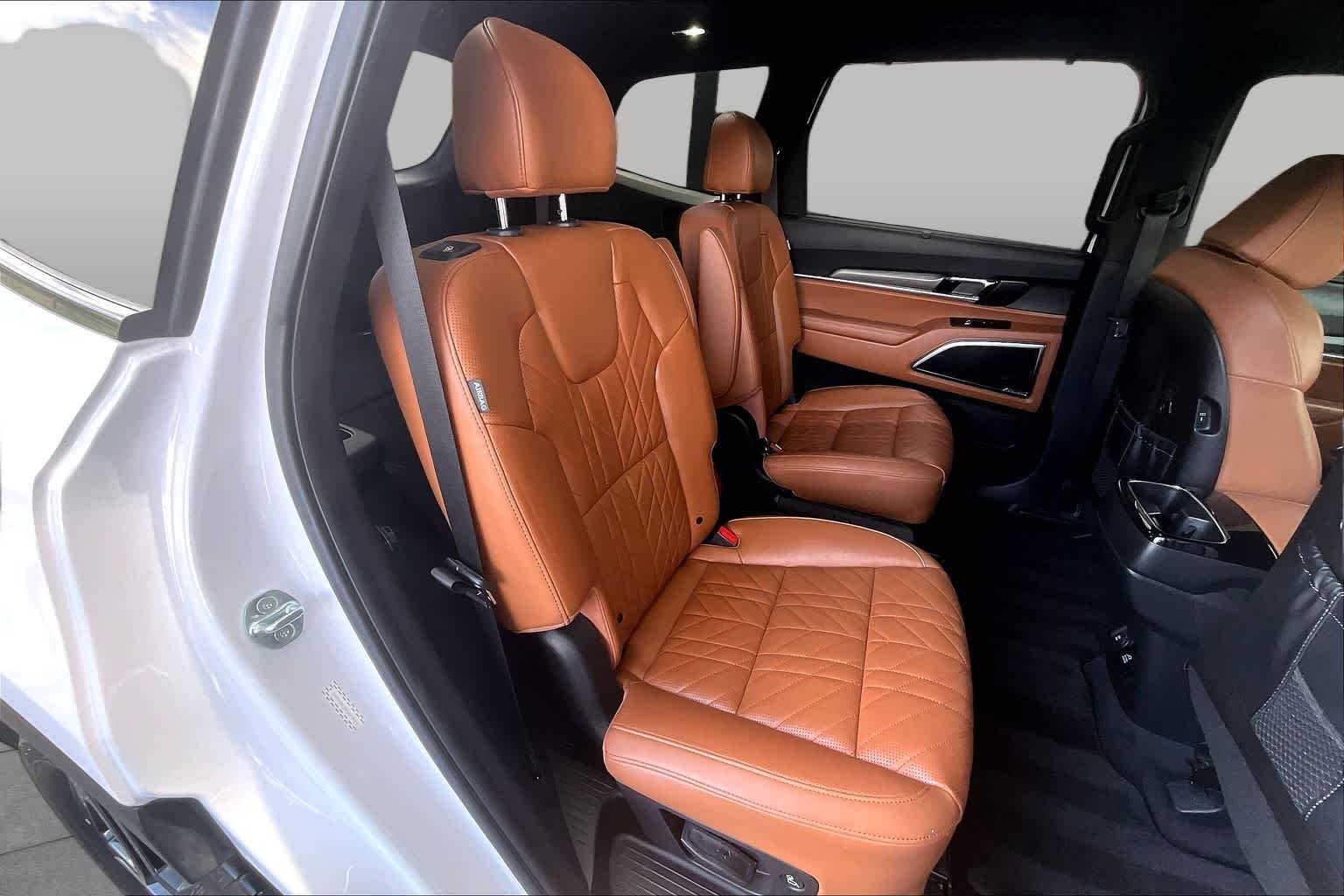 Used 2024 Glacial White Pearl Kia SX Prestige X-Line image 21