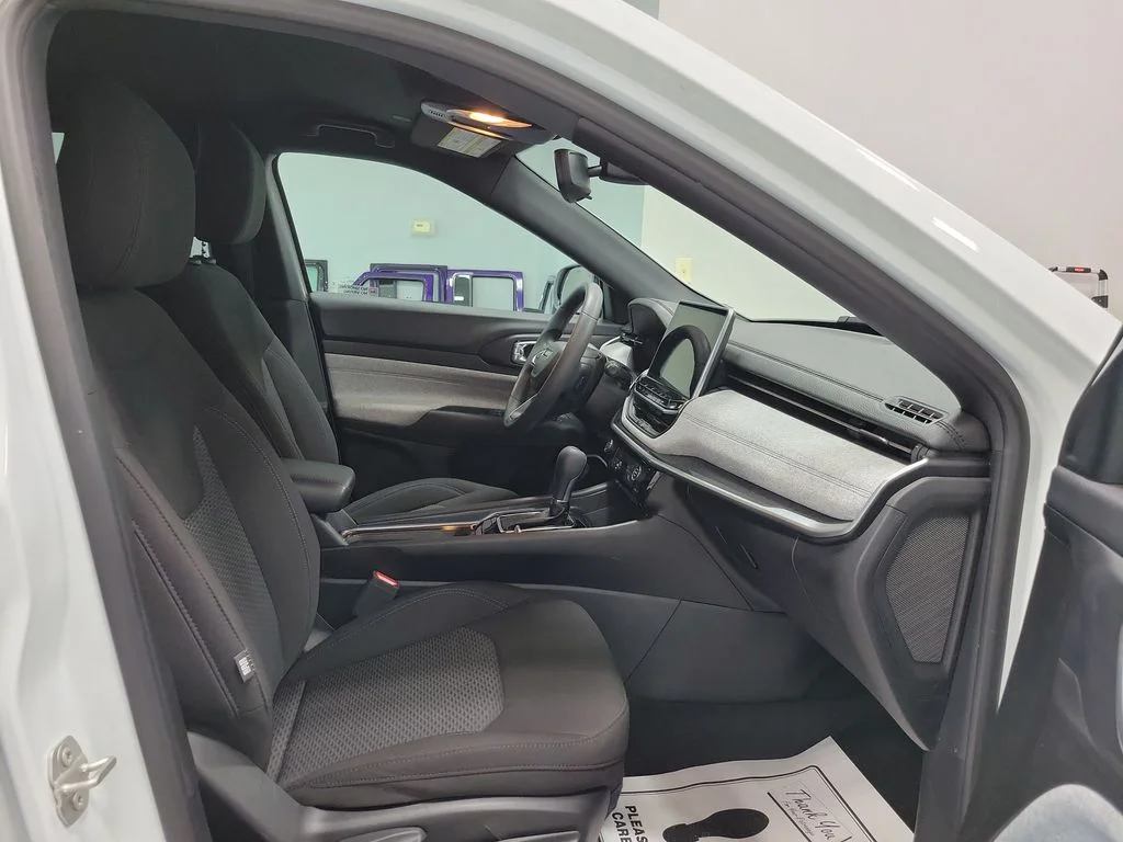 Used 2023 White Jeep Sport image 19