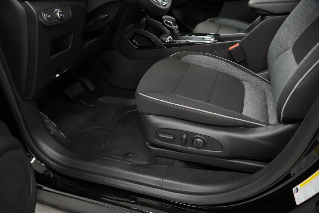 New 2026 Mosaic Black Metallic Chevrolet LT image 29