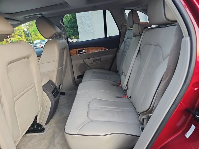 Used 2015 Red Lincoln Base image 13