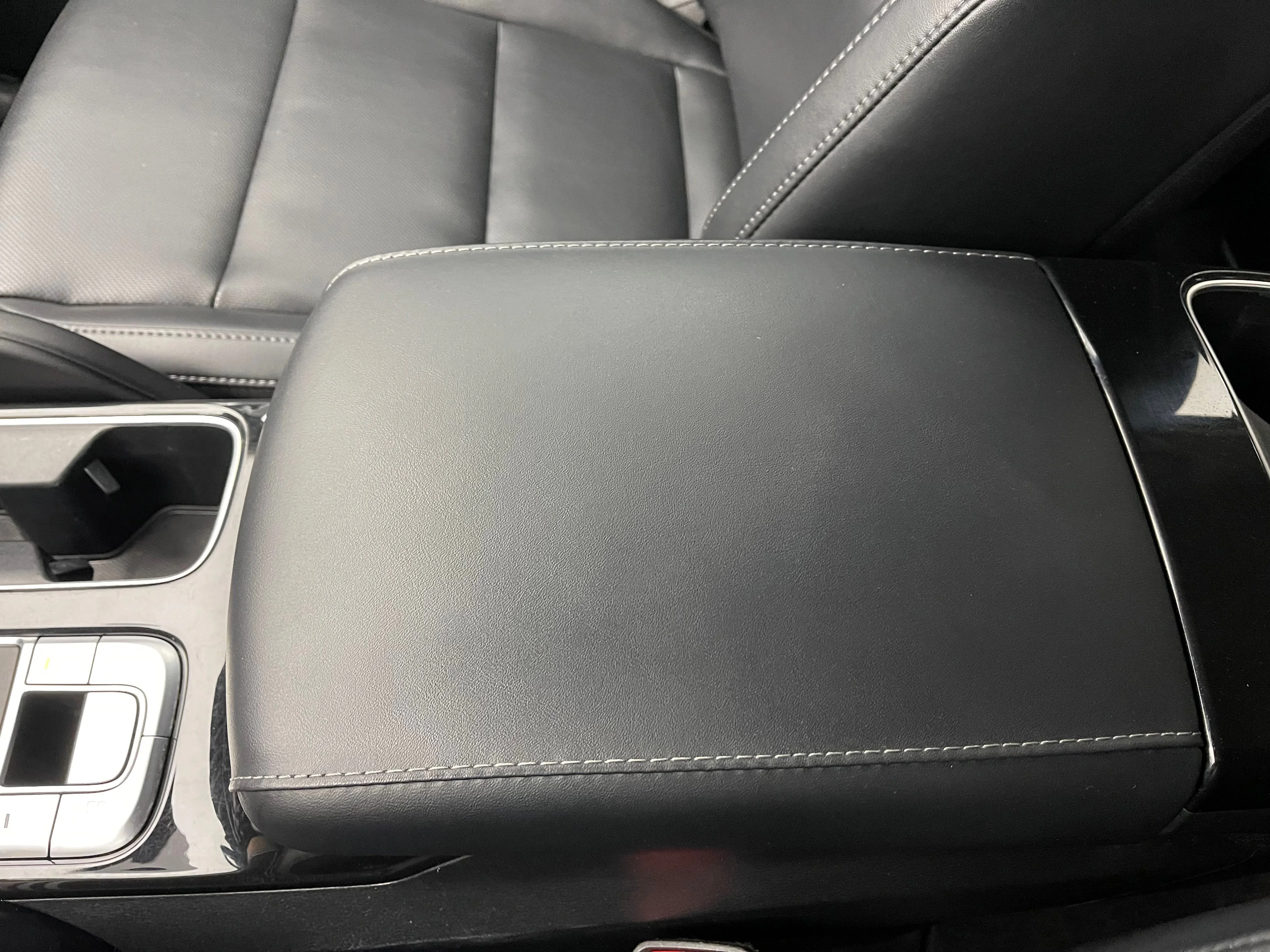Used 2024 Glacial White Pearl Kia S image 29