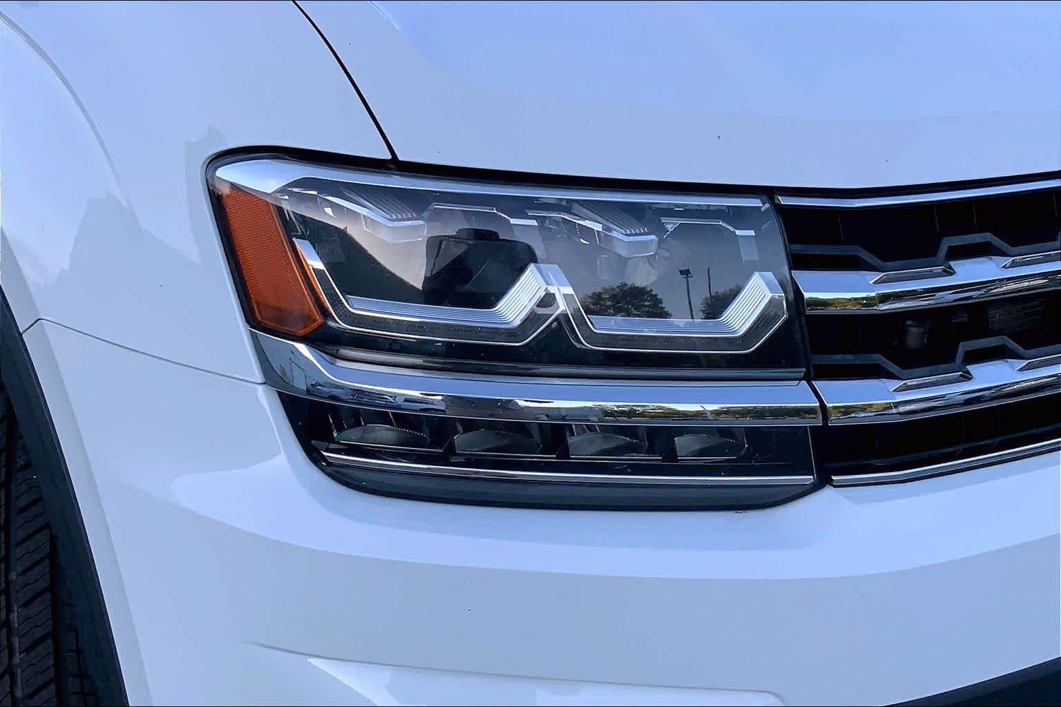 Used 2019 Pure White Volkswagen 3.6L V6 SE w/Technology image 24