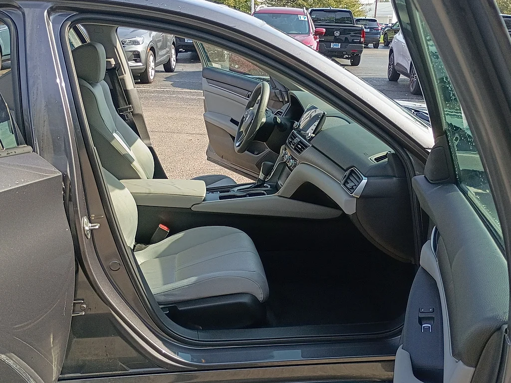 Certified Used 2018 DK. GRAY Honda EX image 15