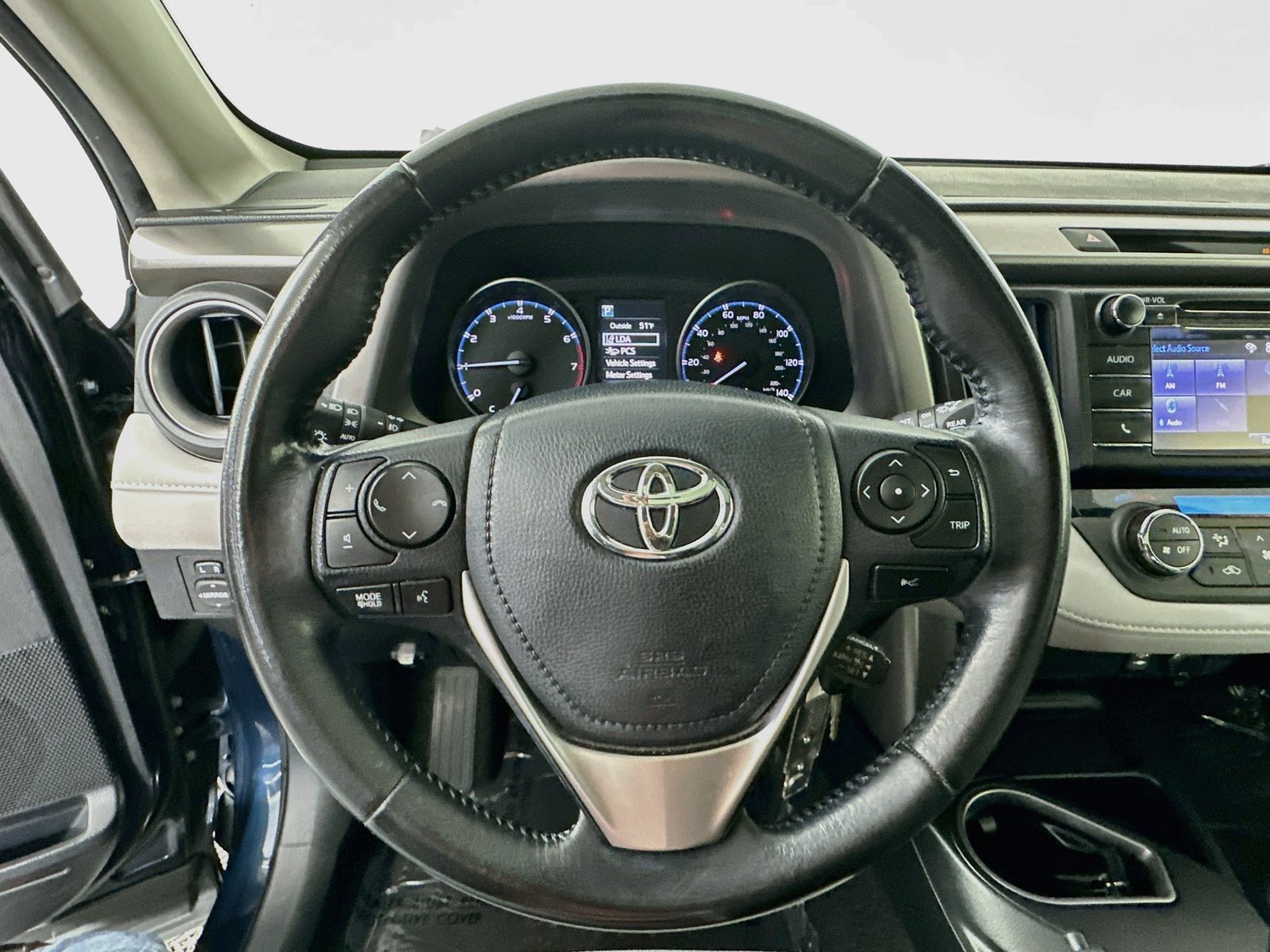 Used 2018 Galactic Aqua Mica Toyota XLE image 11