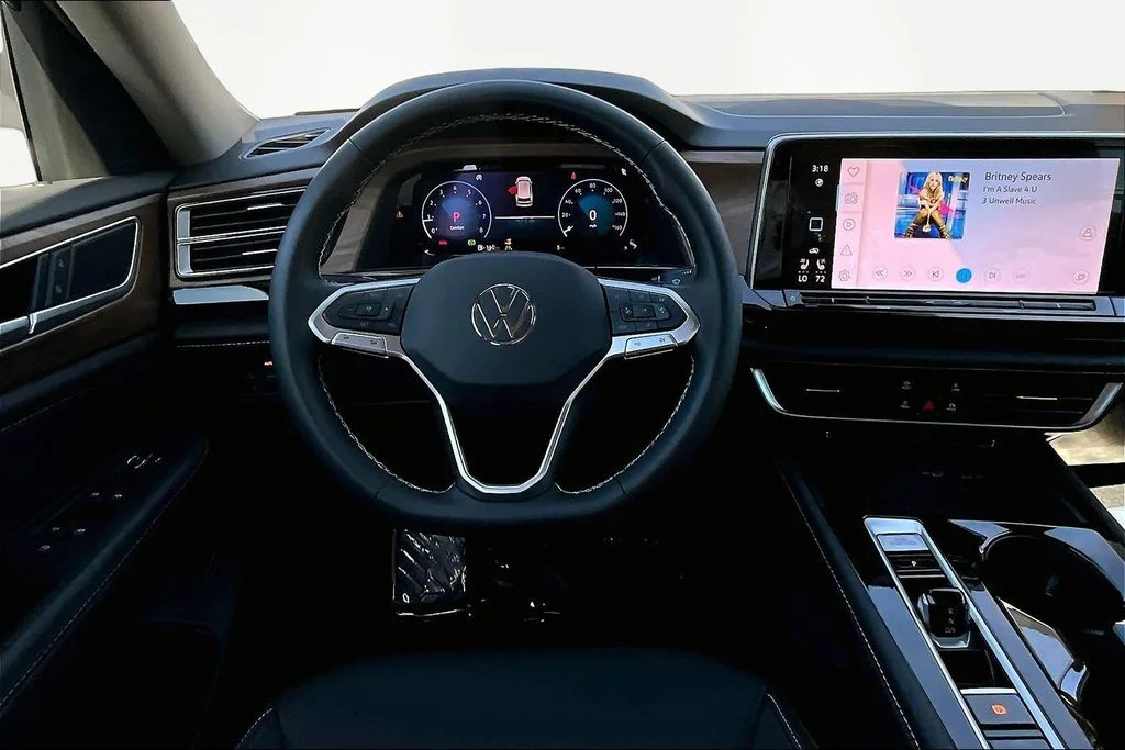 2026 Volkswagen Atlas SE w/Tech - Photo 8