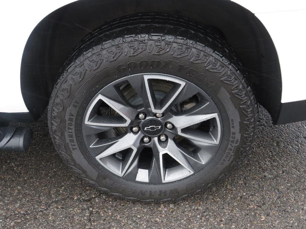 Used 2024 Summit White Chevrolet Z71 image 10