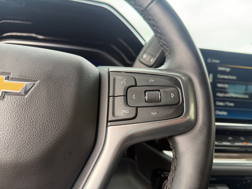 Used 2023 White Chevrolet LT image 25