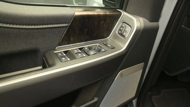 New 2026 Glacier Gray Metallic Tri-Coat Ford F-250® Lariat® image 14