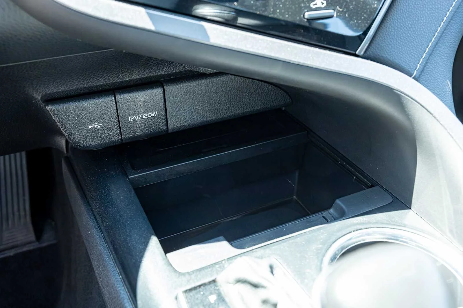 Used 2020 Wind Chill Pearl Toyota XSE V6 image 21