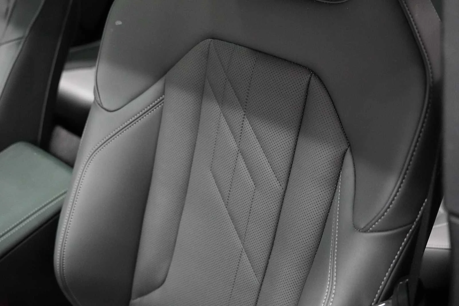 Used 2025 Dark Graphite Metallic BMW 30 xDrive image 11