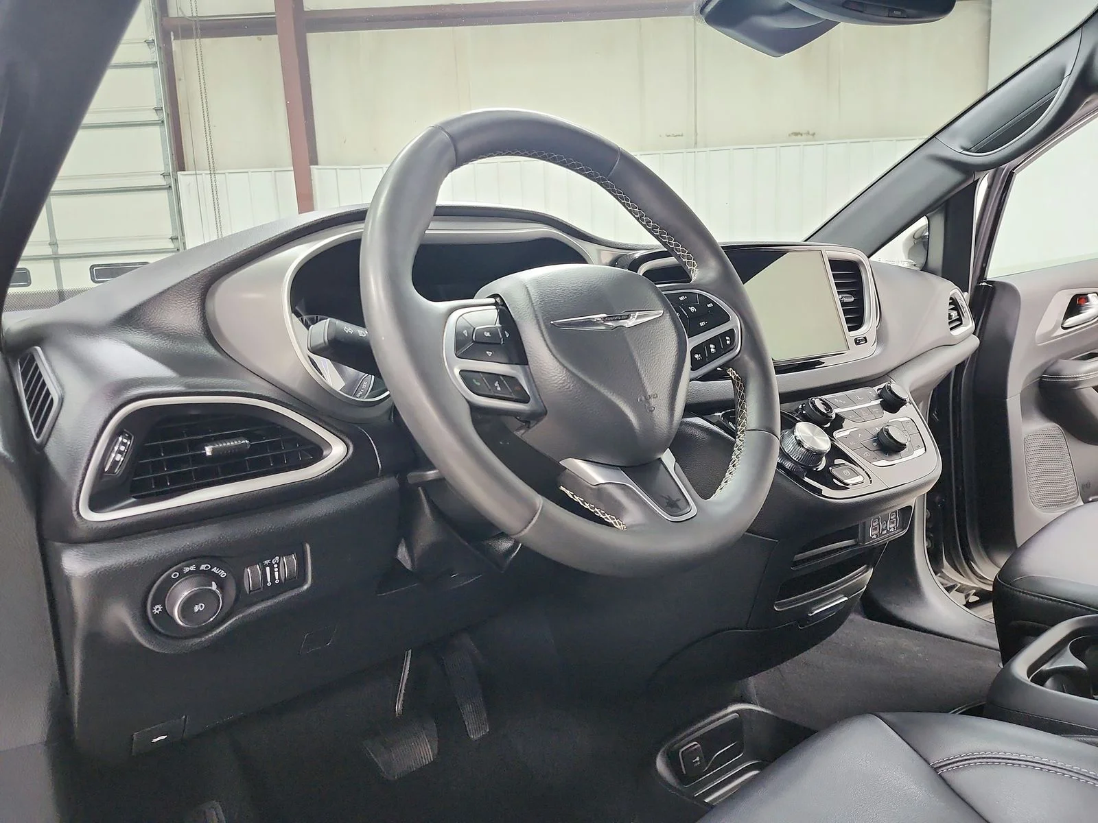 Used 2025 Black Chrysler Select image 19