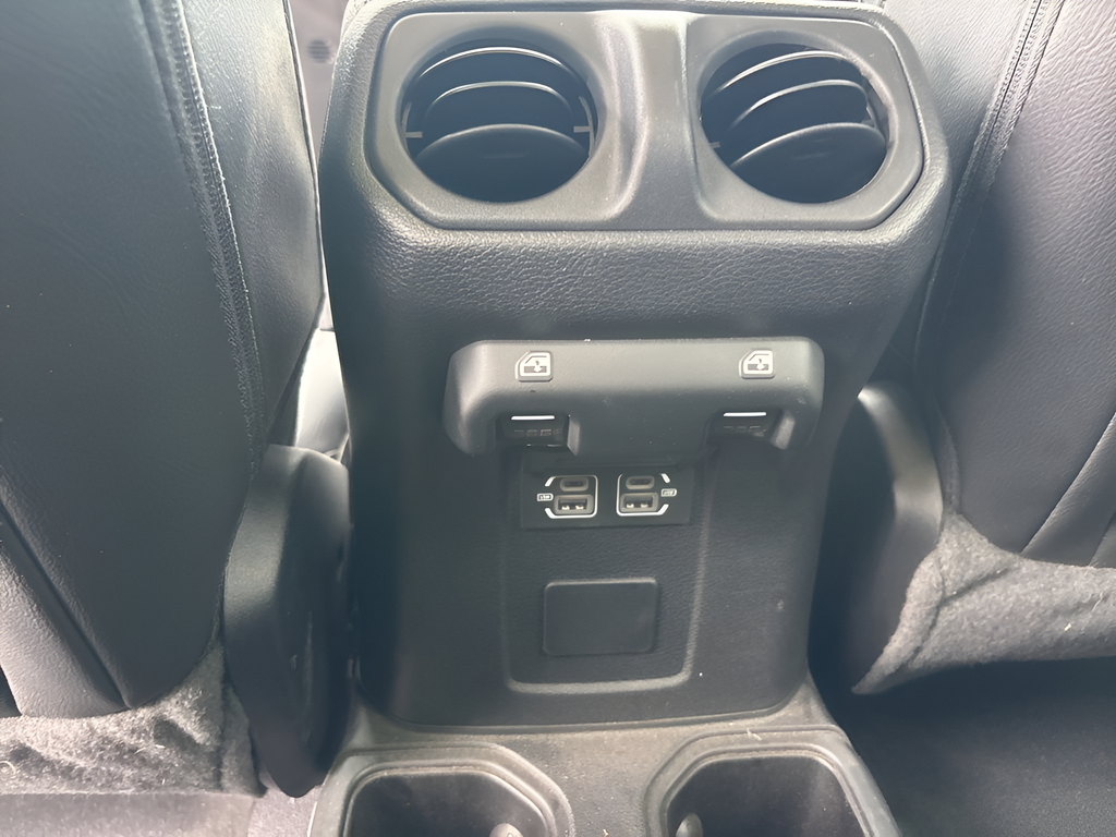 Used 2022 White Jeep Overland image 21