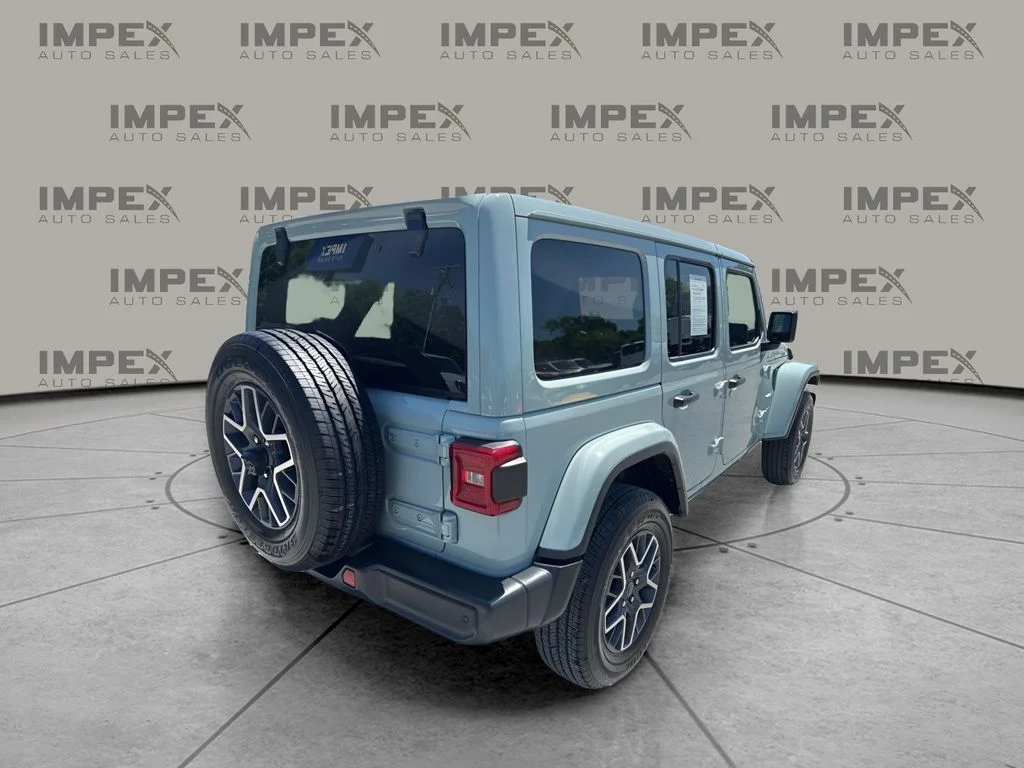 Used 2024 Gray Jeep Sahara image 5