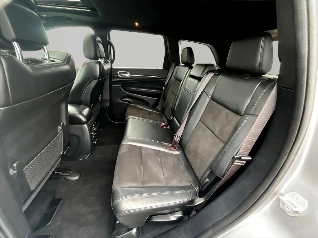 Used 2020 Silver Jeep Altitude image 25