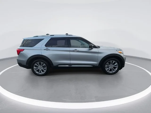 Used 2023 Silver Ford Limited image 9