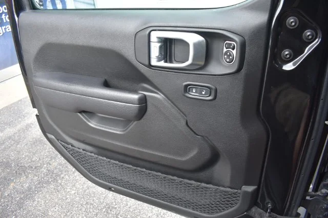 Used 2023 Black Jeep Sport S image 31