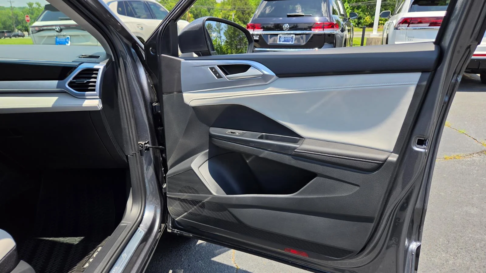 New 2026 GRAY Volkswagen SE image 48
