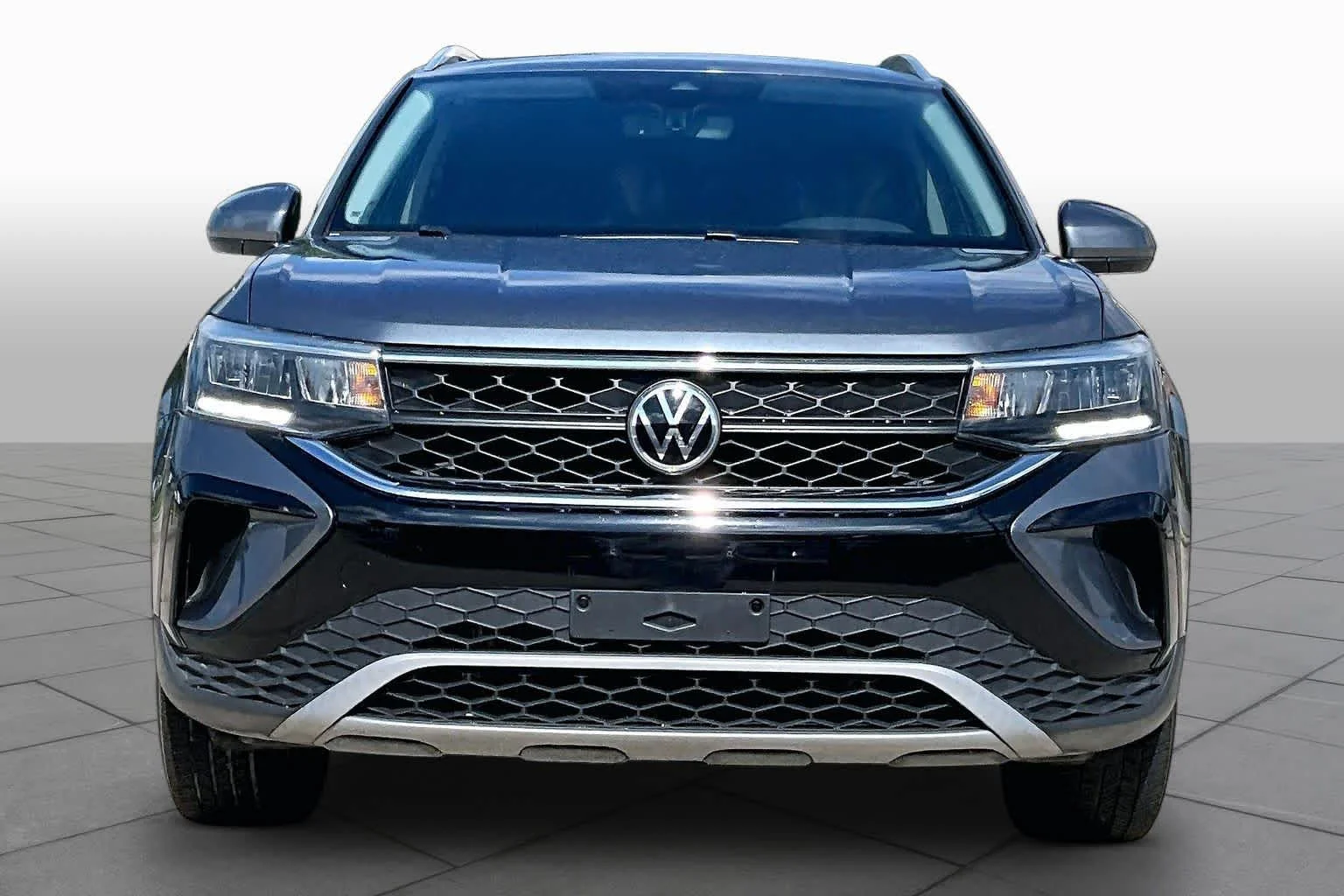 Used 2022 Platinum Gray Metallic Volkswagen SE image 4