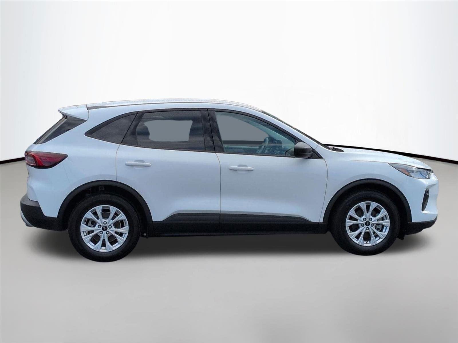 Used 2025 Oxford White Ford Active image 6