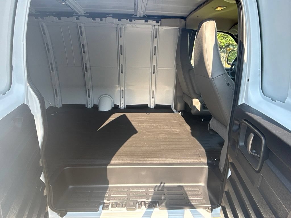 2026 GMC Savana Cargo Work Van - Photo 13