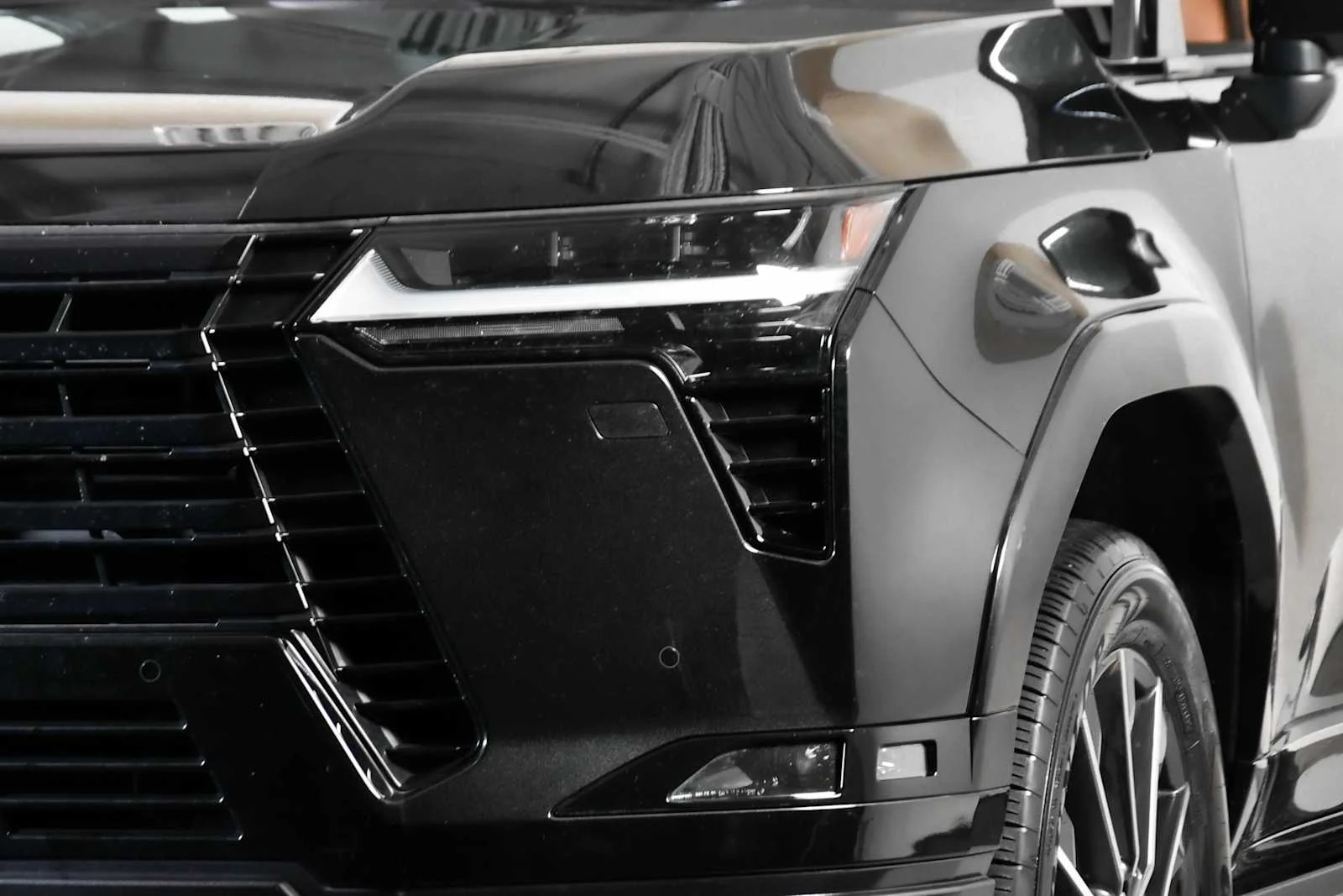 Certified Used 2025 Caviar Lexus Luxury+ image 11