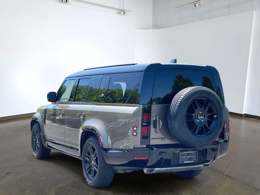 Used 2023 Santorini Black Metallic Land Rover X-Dynamic SE image 6