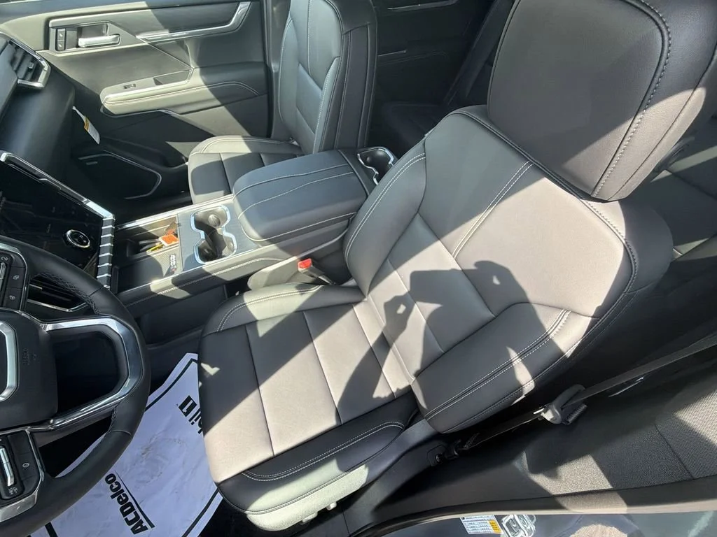 New 2026 Sterling Metallic GMC Elevation image 11