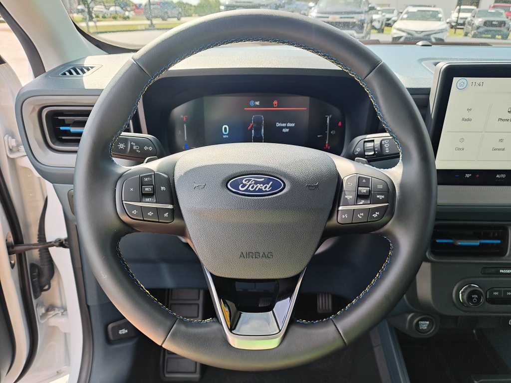 Used 2025 White Ford Lobo Standard image 17