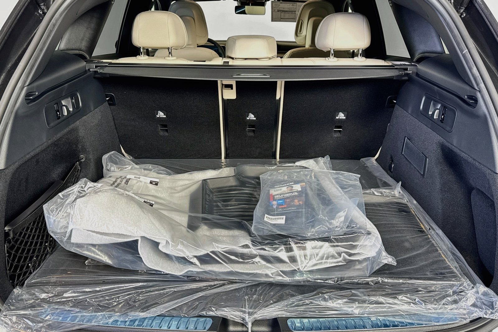 New 2026 Graphite Grey Metallic Mercedes-Benz GLC 300 image 24