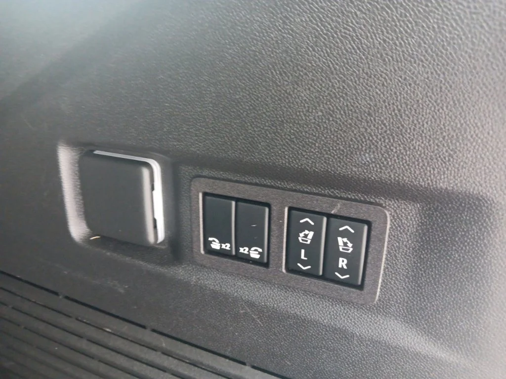 Used 2024 Gray Chevrolet Z71 image 29